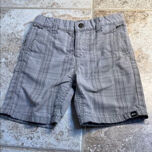 T Quicksilver Kids Plaid Gray Shorts. Sipper and snap front w/adjustable waist.